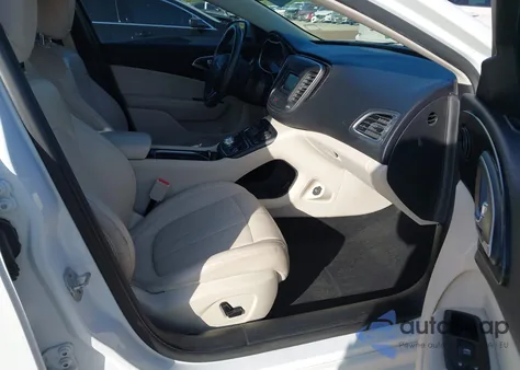 2015 Chrysler 200 C z USA, uszkodzony, nr VIN 1C3CCCCB0FN525031